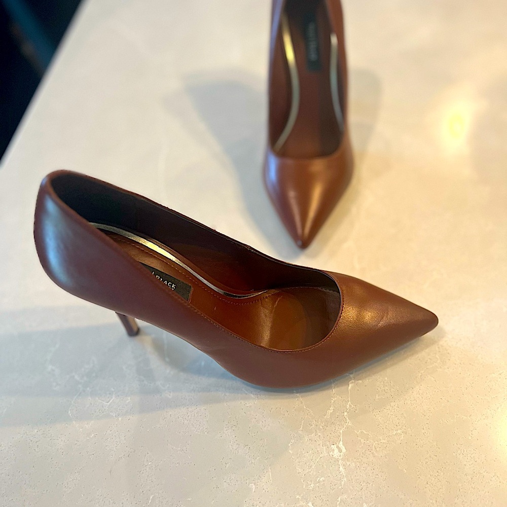 Women’s WHBM Pumps-size 8.5 4” heel